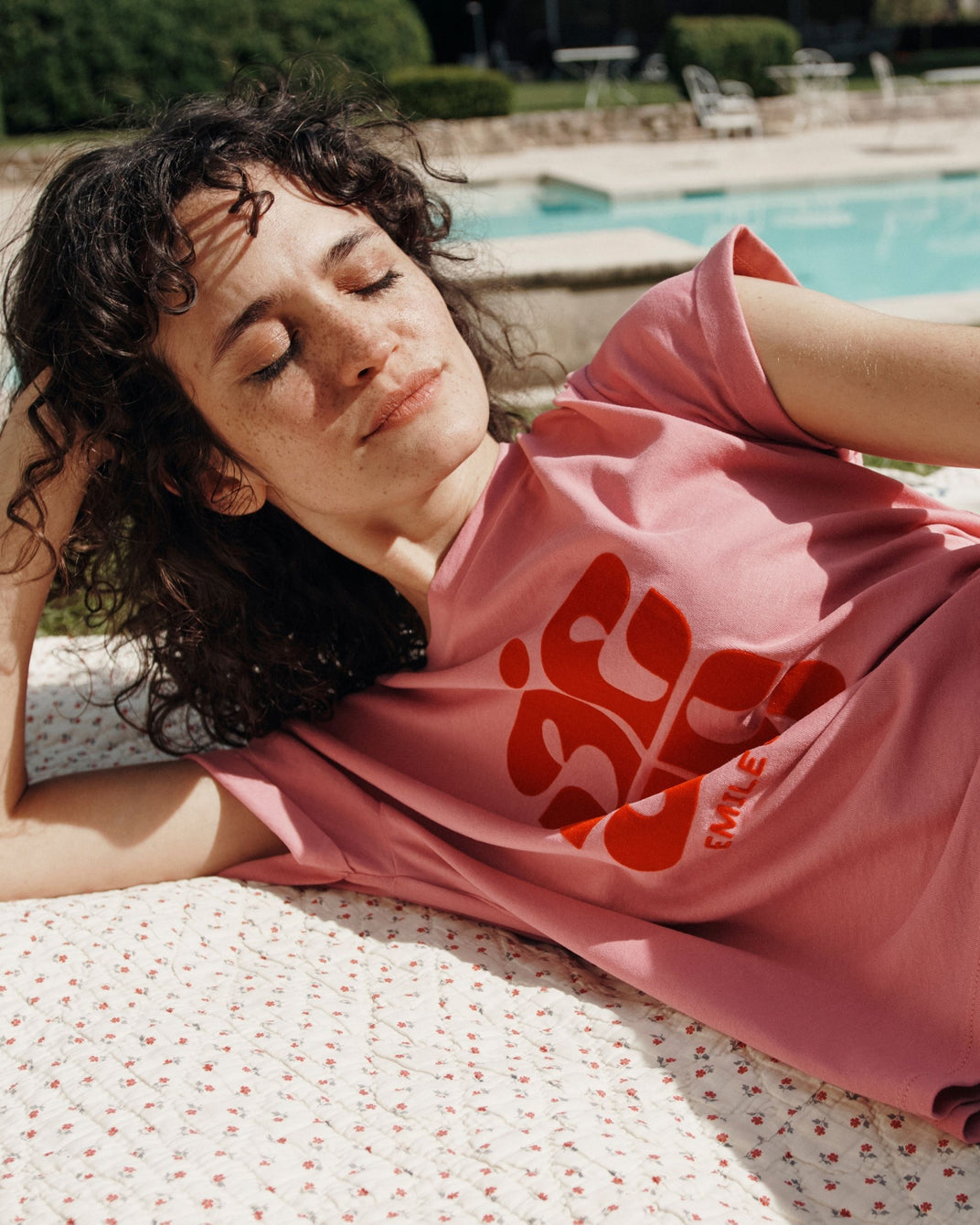 Organic cotton raspberry logo t-shirt