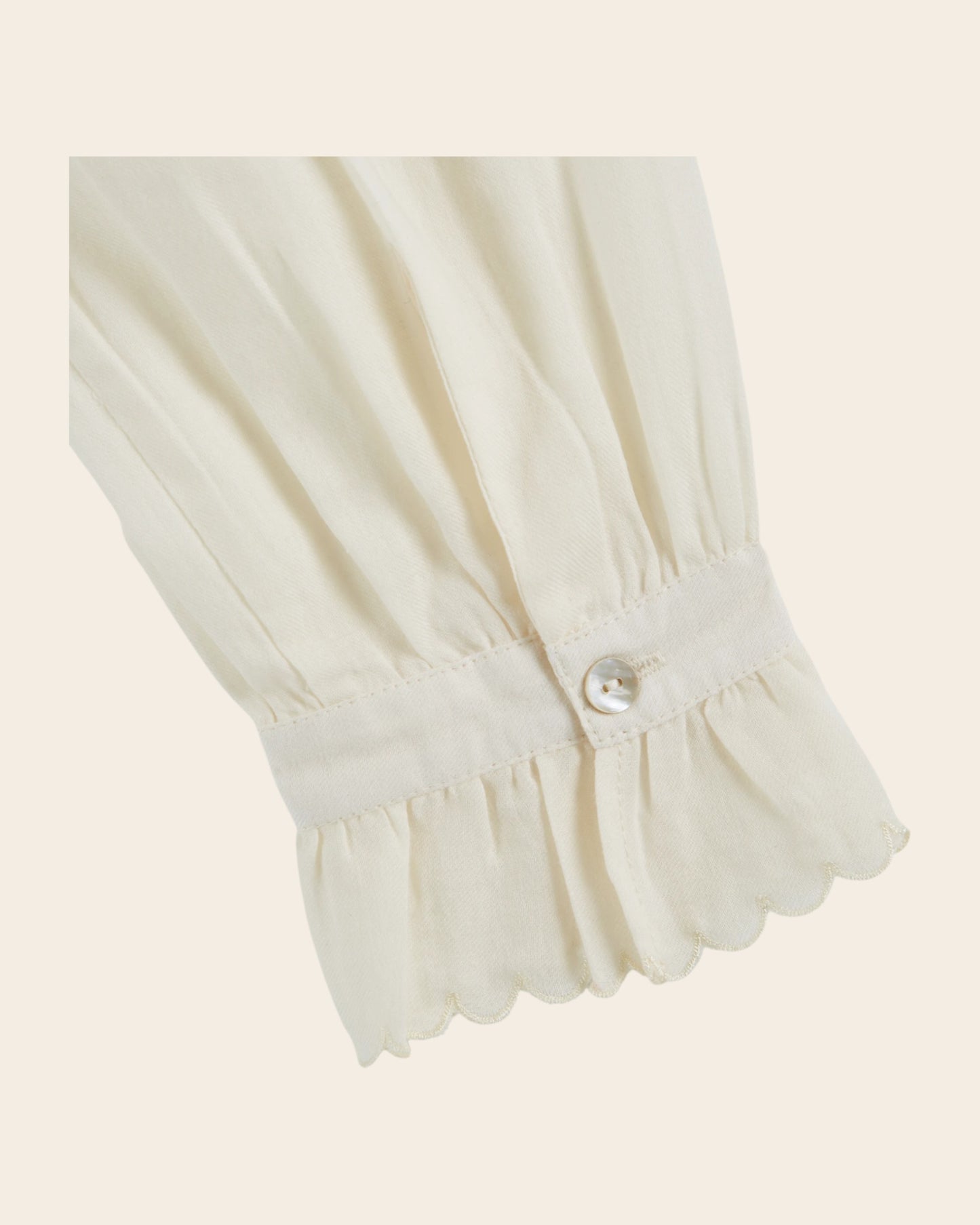 Blouse brodée en coton écru