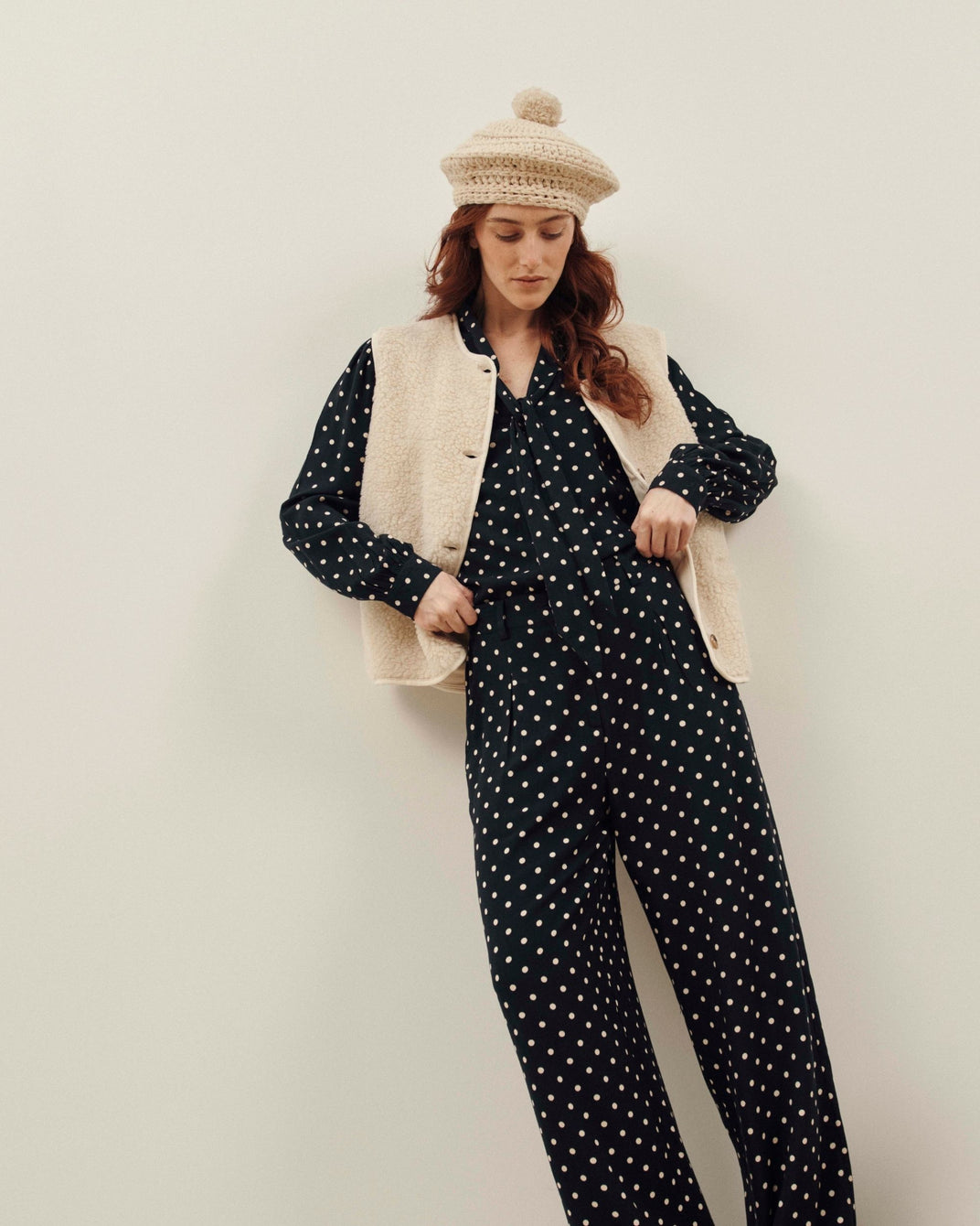 black polka dot collar blouse