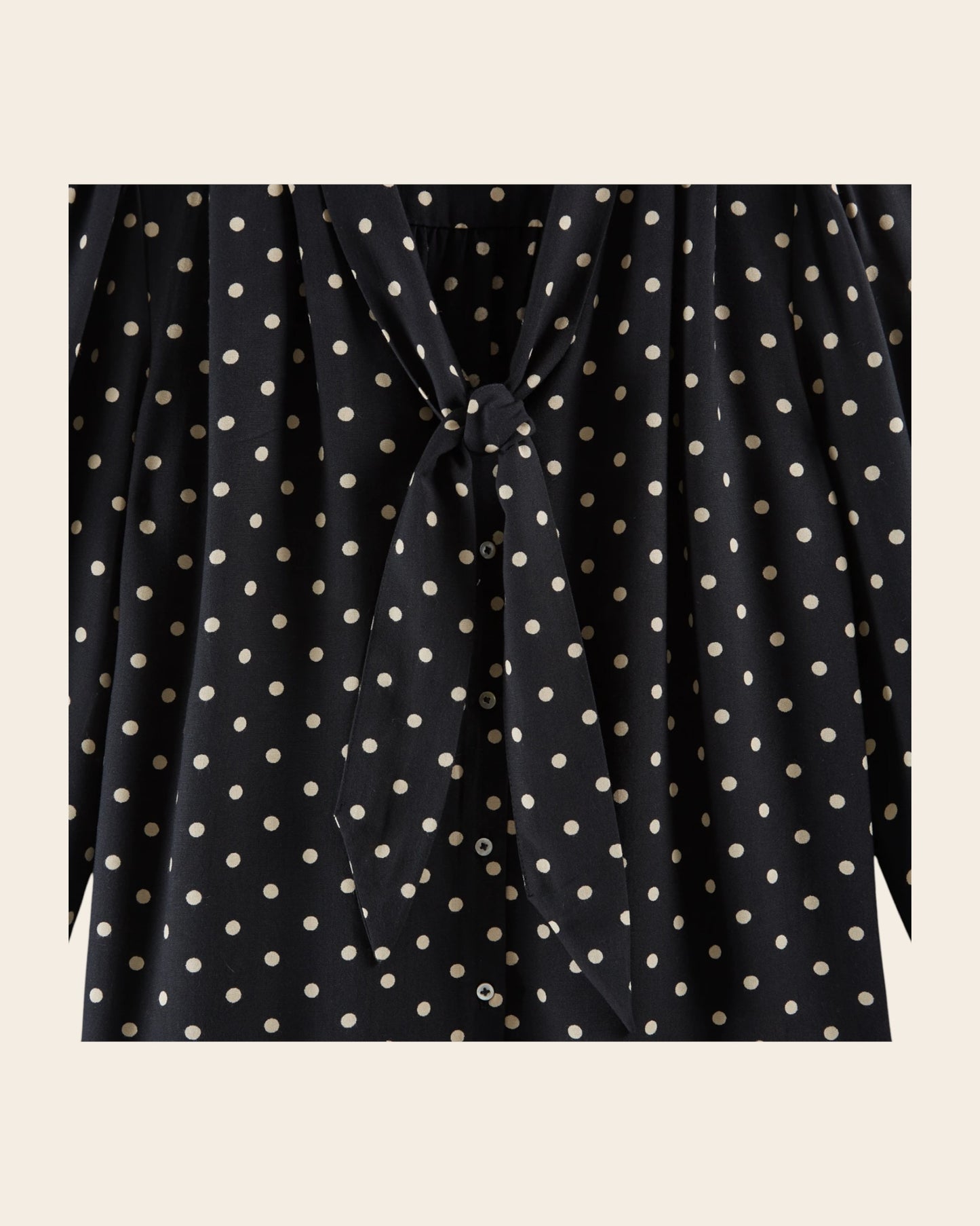 black polka dot collar blouse