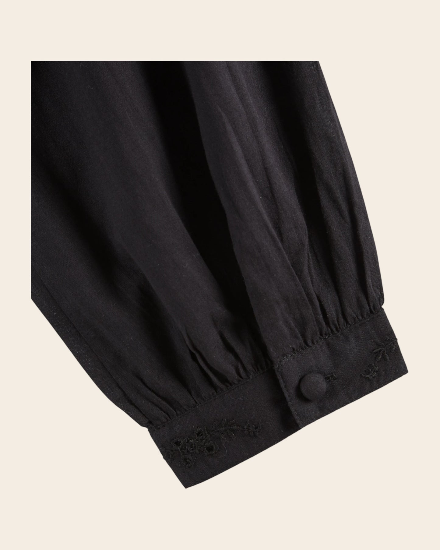 Blouse volantée broderie anglaise noir