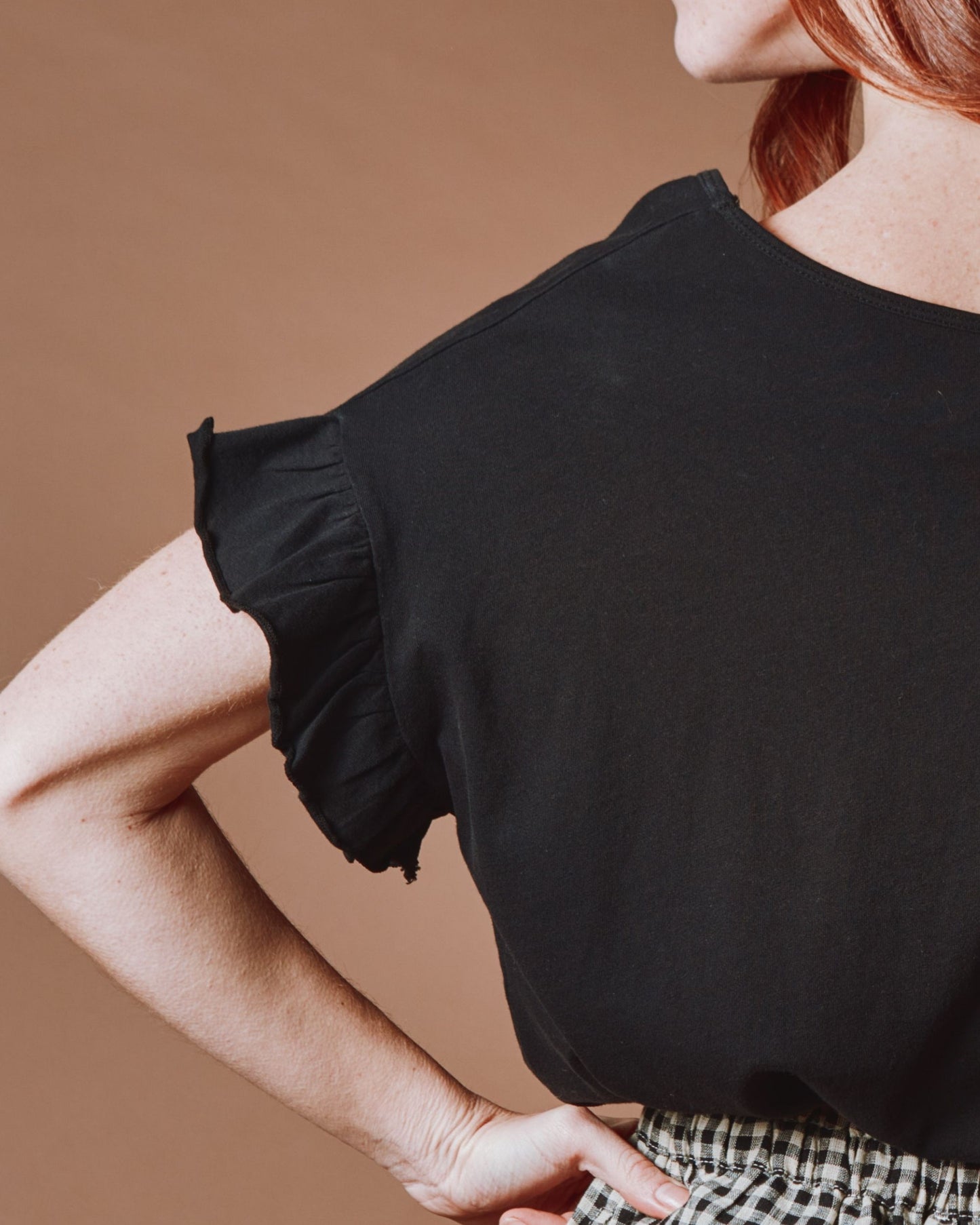T-shirt - Col V volanté noir