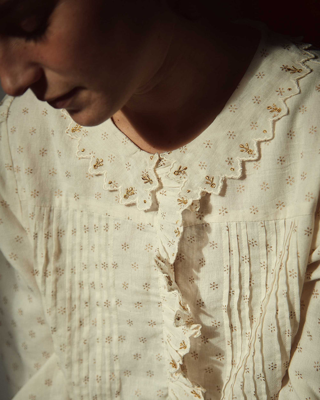 Blouse motifs dorés écru
