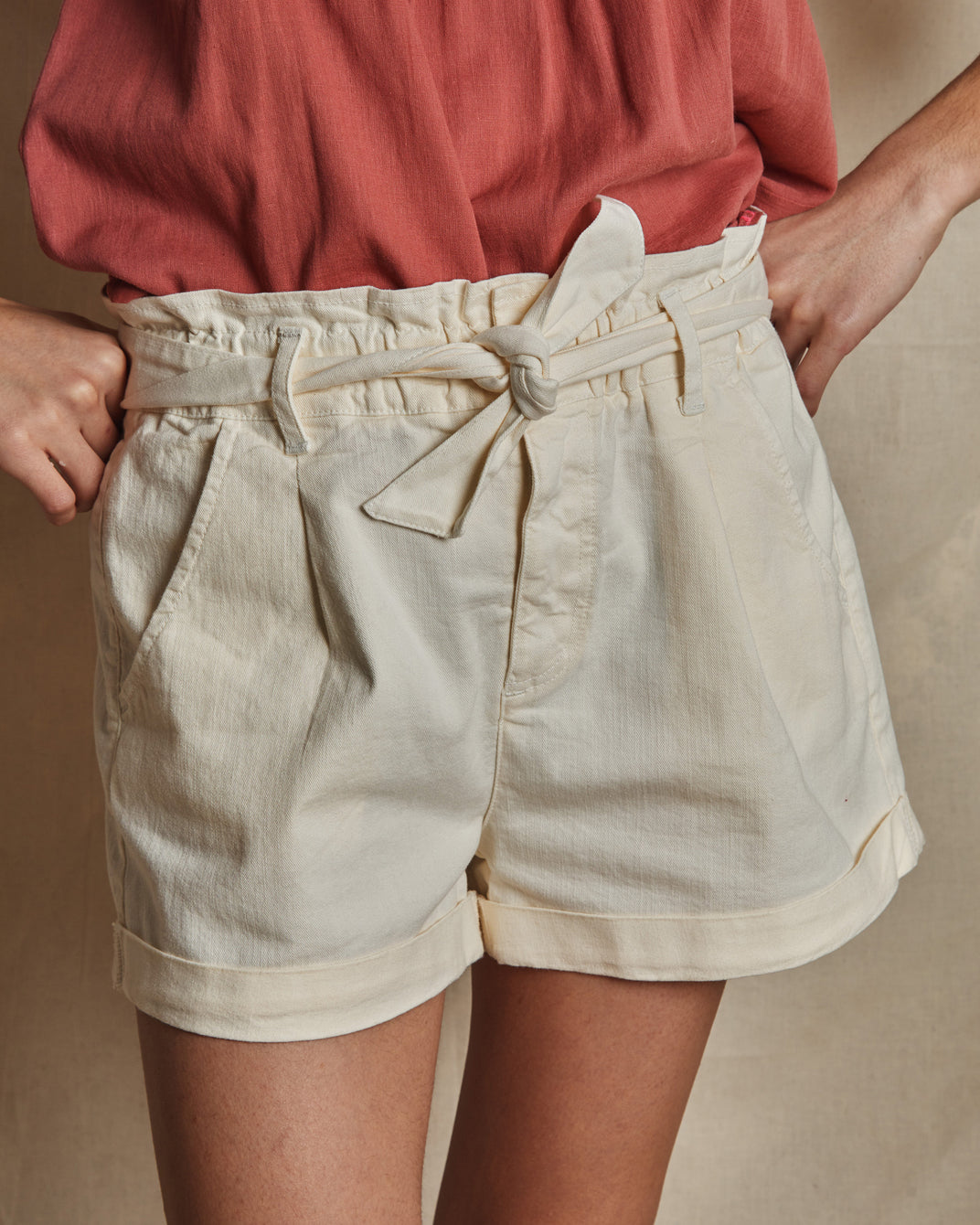 Ecru stretch cotton belted shorts